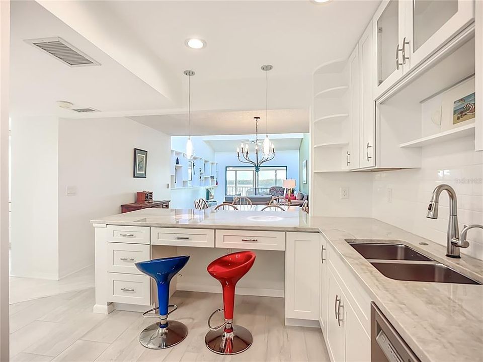 For Sale: $525,800 (2 beds, 2 baths, 1216 Square Feet)