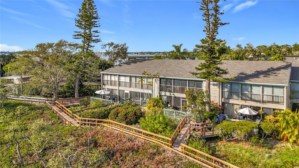 For Sale: $525,800 (2 beds, 2 baths, 1216 Square Feet)