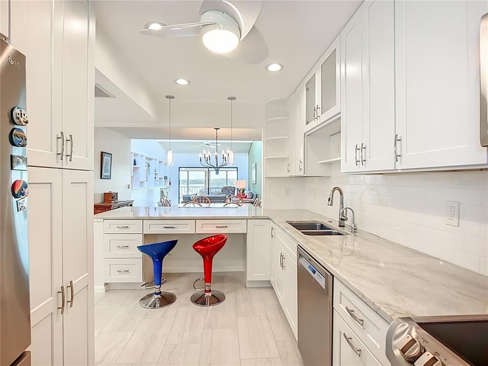 For Sale: $525,800 (2 beds, 2 baths, 1216 Square Feet)