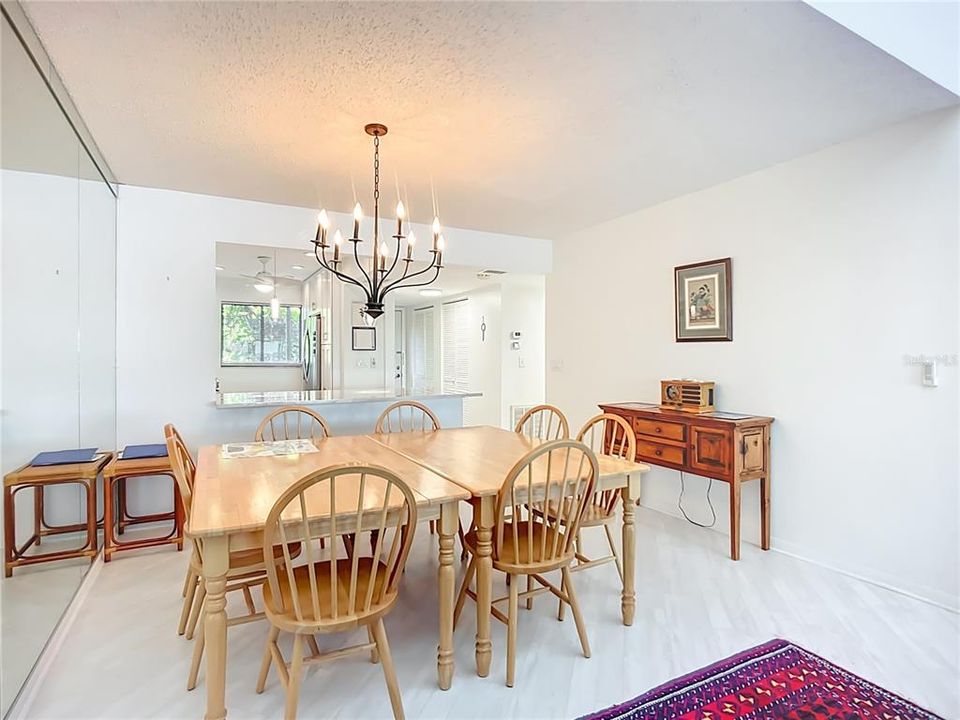 For Sale: $525,800 (2 beds, 2 baths, 1216 Square Feet)