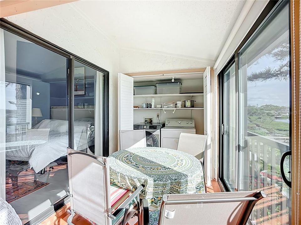 For Sale: $525,800 (2 beds, 2 baths, 1216 Square Feet)