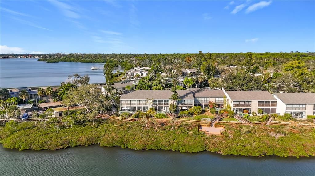 For Sale: $525,800 (2 beds, 2 baths, 1216 Square Feet)