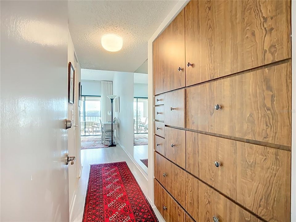 For Sale: $525,800 (2 beds, 2 baths, 1216 Square Feet)