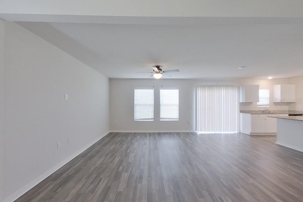 出租: $1,895 (4 贝兹, 2 浴室, 1650 平方英尺)