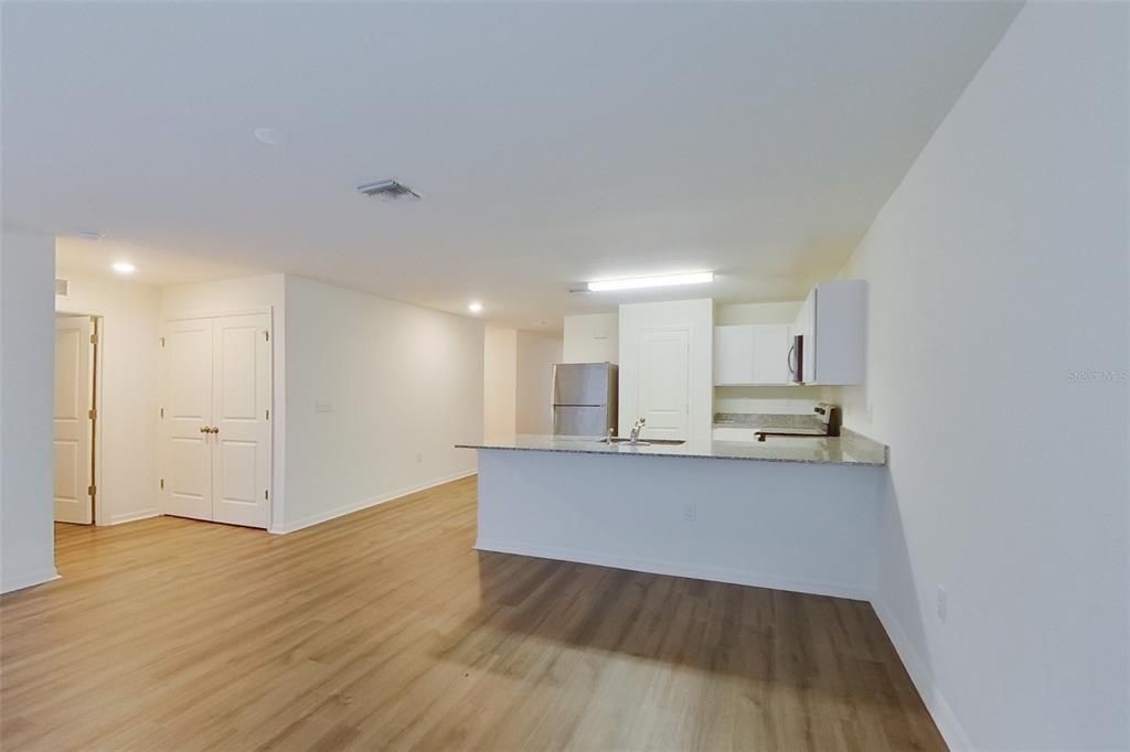 В аренду: $1,665 (4 спален, 2 ванн, 1449 Квадратных фут)