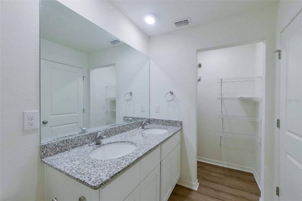 В аренду: $1,665 (4 спален, 2 ванн, 1449 Квадратных фут)