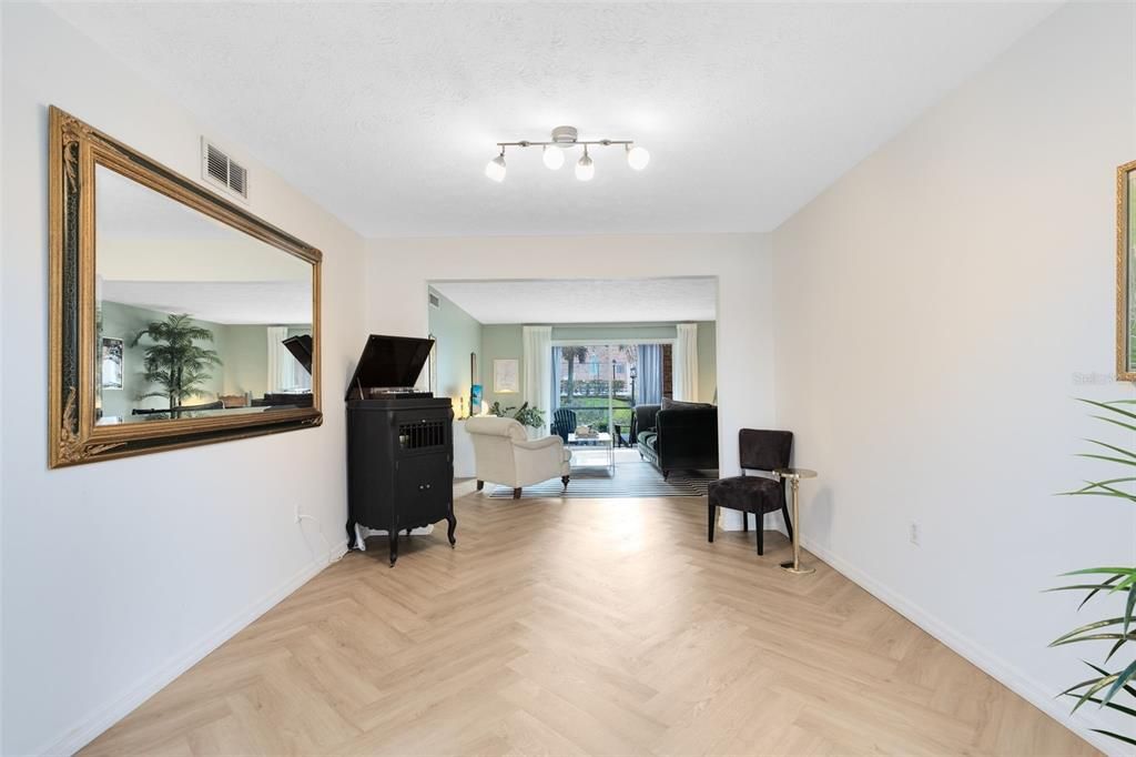 For Sale: $250,000 (2 beds, 2 baths, 1400 Square Feet)