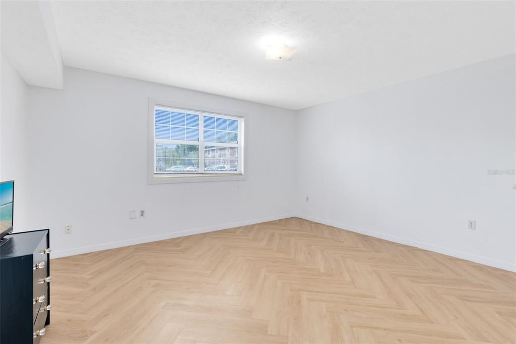 For Sale: $250,000 (2 beds, 2 baths, 1400 Square Feet)