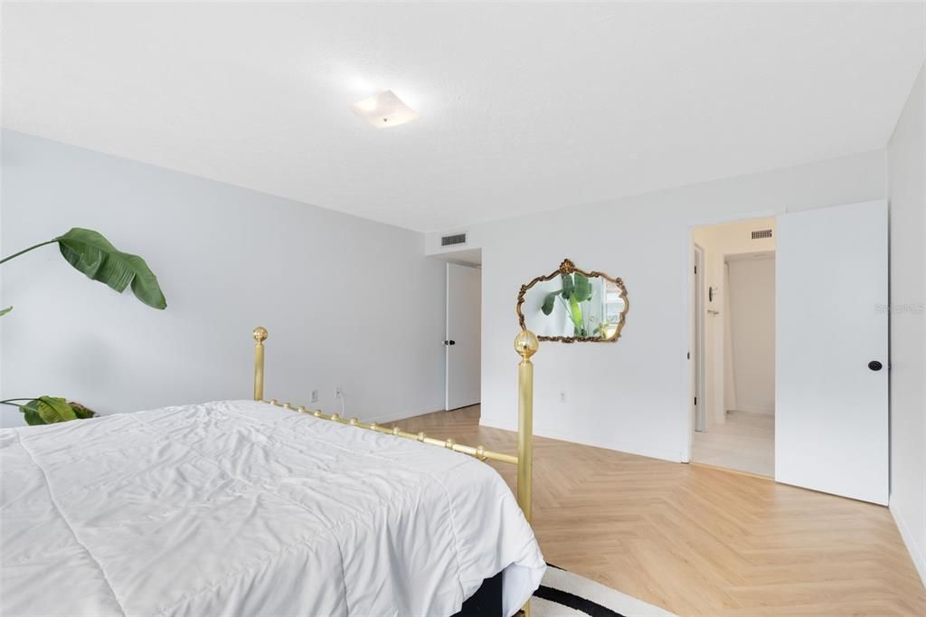For Sale: $250,000 (2 beds, 2 baths, 1400 Square Feet)
