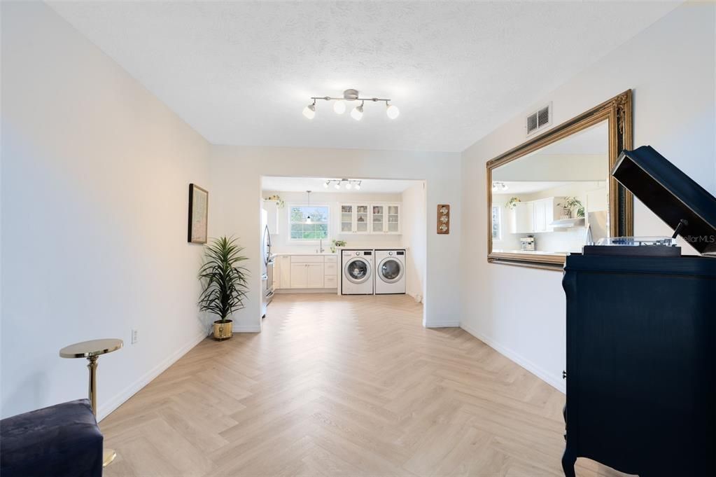 For Sale: $250,000 (2 beds, 2 baths, 1400 Square Feet)