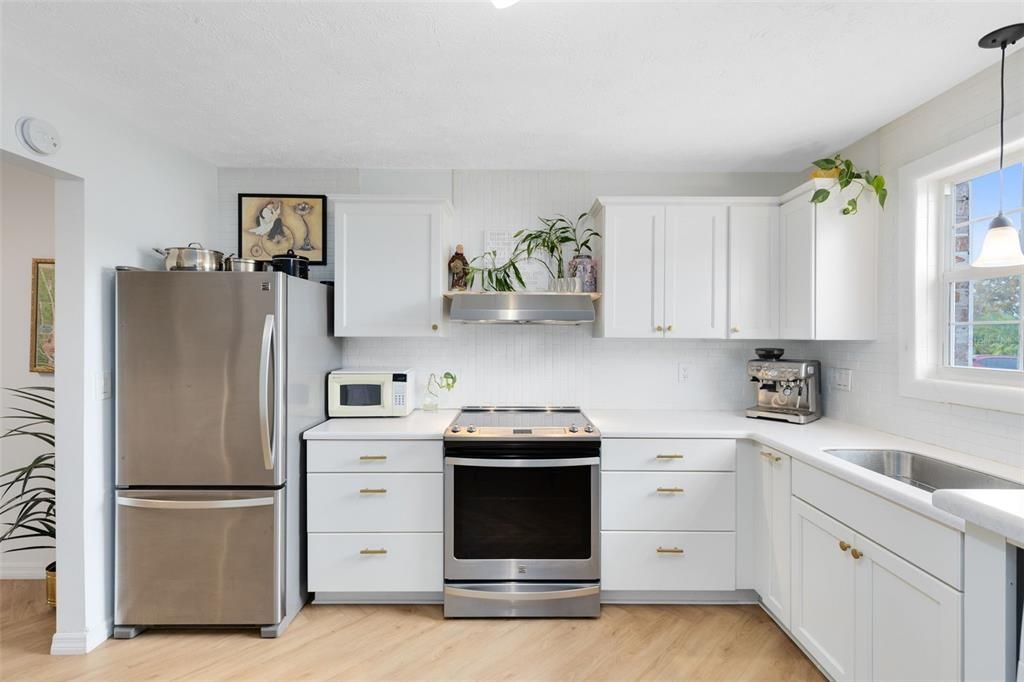 For Sale: $250,000 (2 beds, 2 baths, 1400 Square Feet)