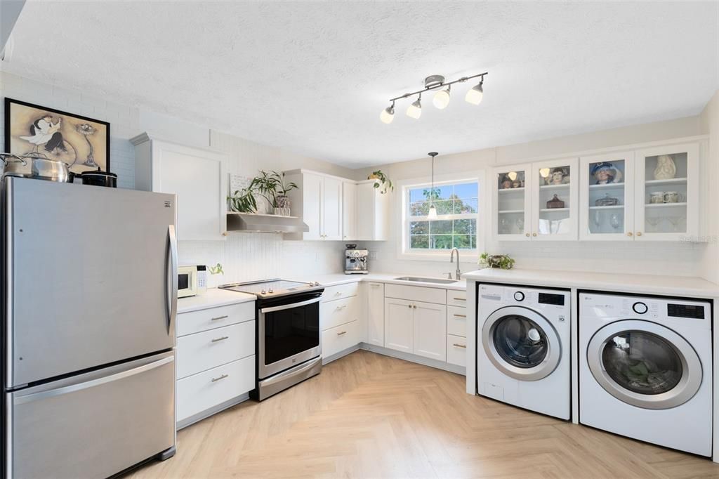 For Sale: $250,000 (2 beds, 2 baths, 1400 Square Feet)