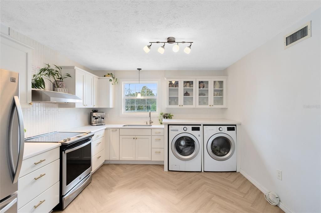 For Sale: $250,000 (2 beds, 2 baths, 1400 Square Feet)