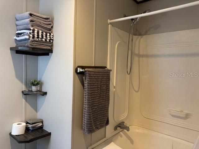 待售: $165,000 (3 贝兹, 2 浴室, 1080 平方英尺)