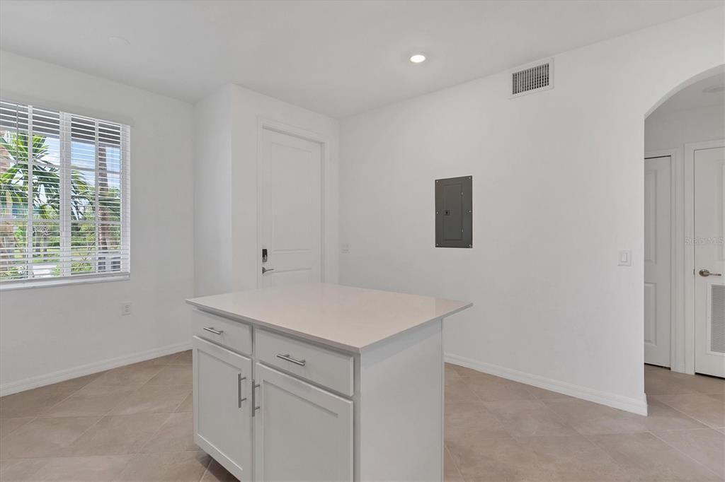 For Rent: $2,295 (2 beds, 2 baths, 1120 Square Feet)