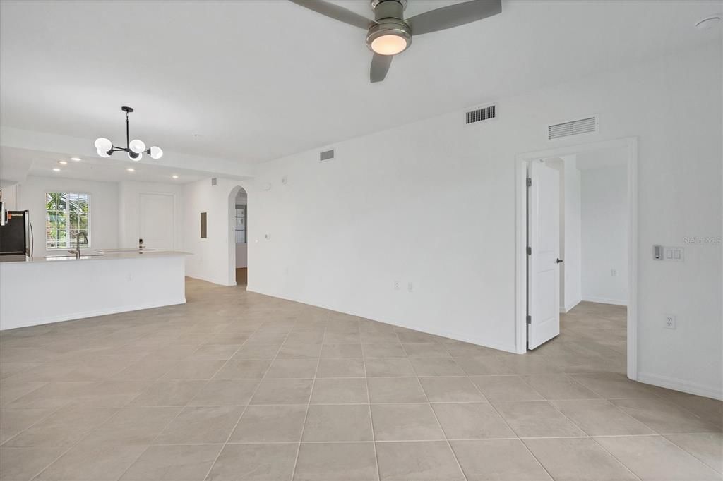 For Rent: $2,295 (2 beds, 2 baths, 1120 Square Feet)