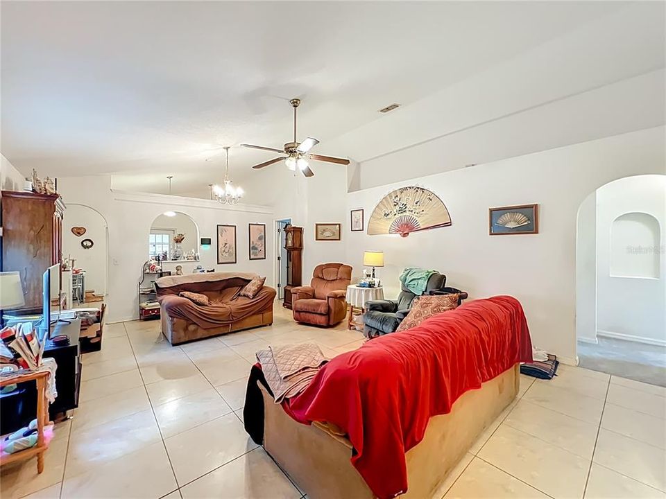 На продажу: $329,999 (3 спален, 2 ванн, 1303 Квадратных фут)