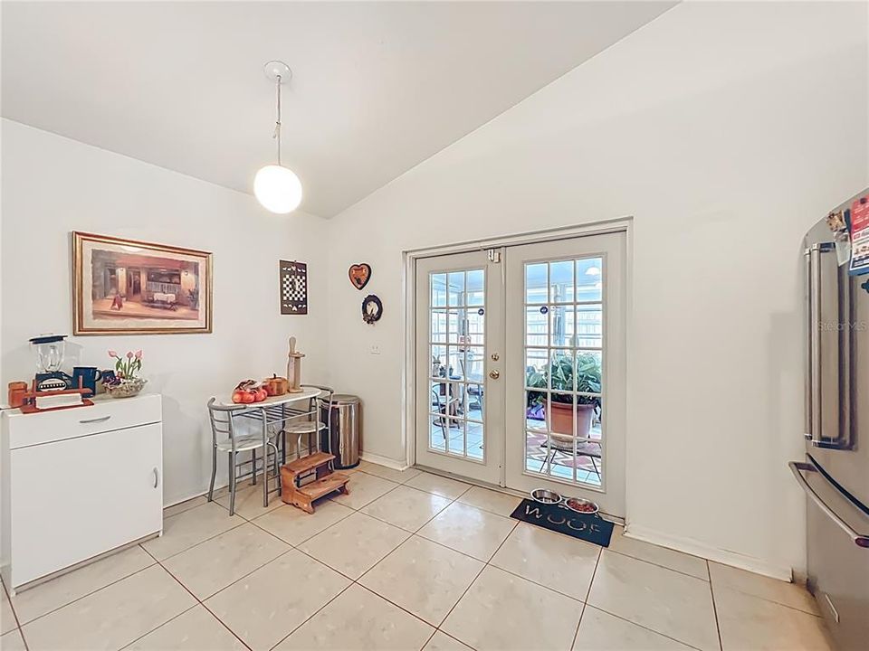 На продажу: $329,999 (3 спален, 2 ванн, 1303 Квадратных фут)