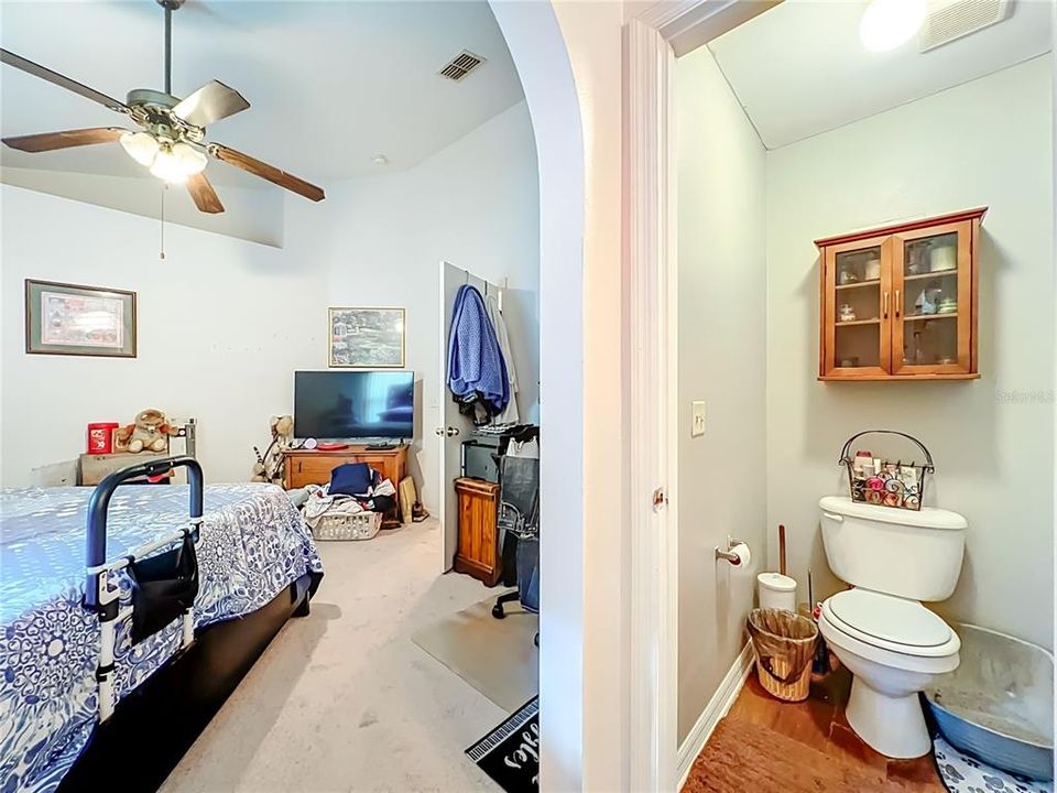 На продажу: $329,999 (3 спален, 2 ванн, 1303 Квадратных фут)