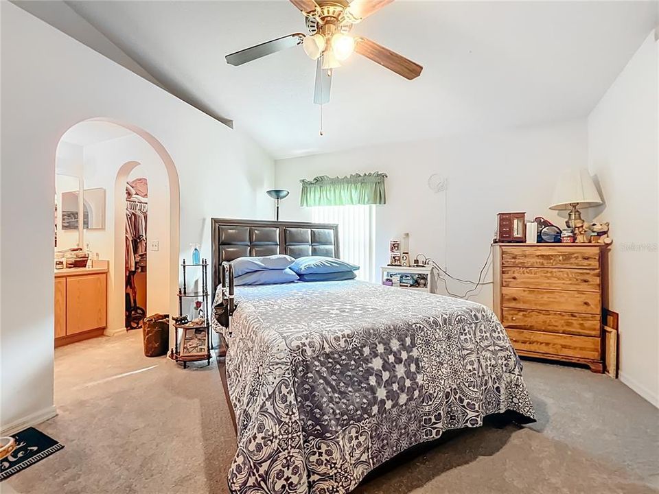 На продажу: $329,999 (3 спален, 2 ванн, 1303 Квадратных фут)