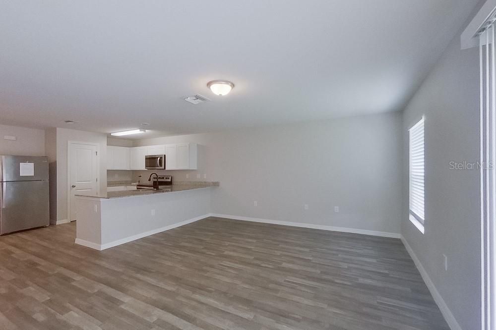 В аренду: $1,665 (4 спален, 2 ванн, 1449 Квадратных фут)