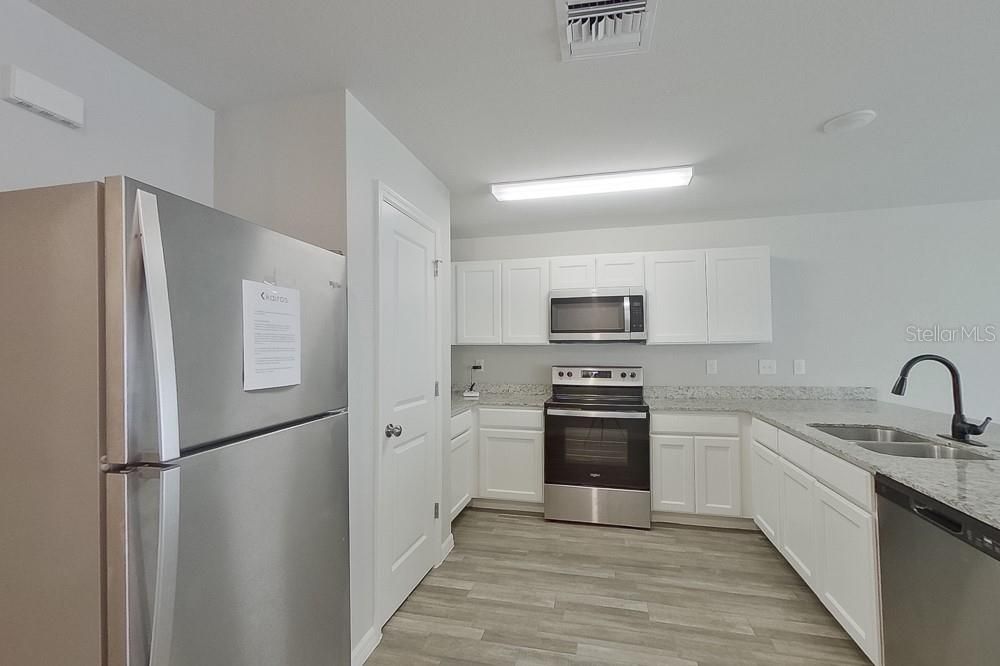 В аренду: $1,665 (4 спален, 2 ванн, 1449 Квадратных фут)