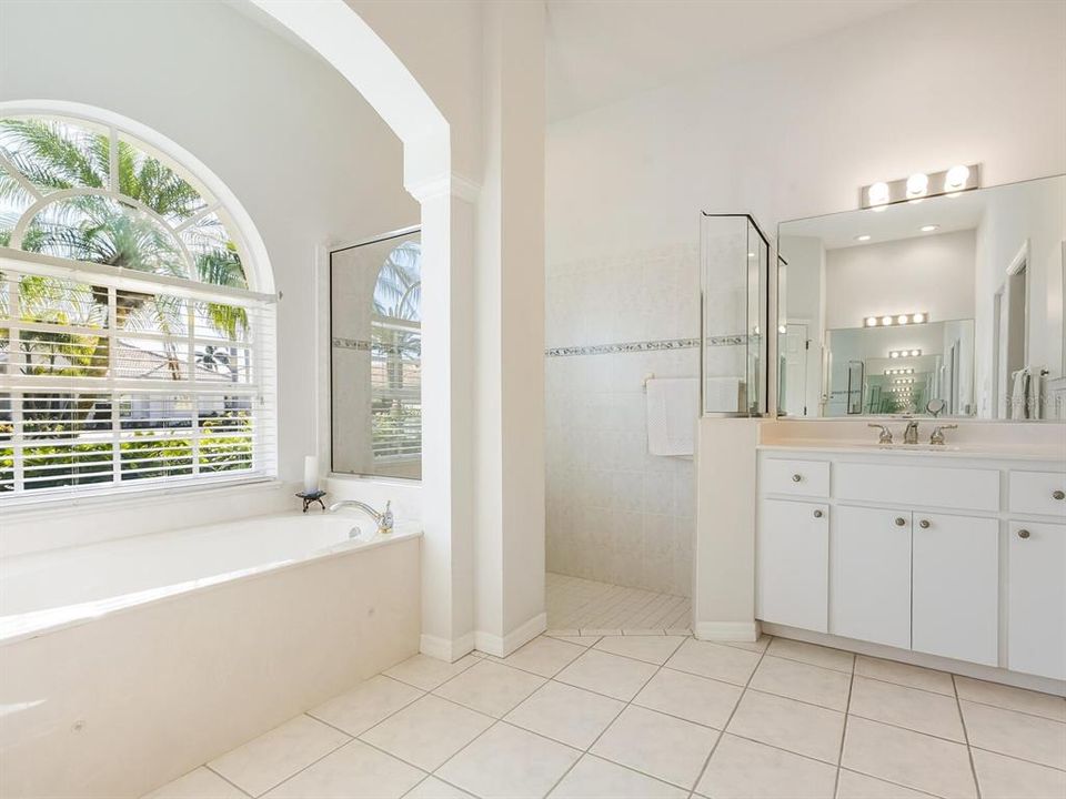 For Sale: $697,000 (3 beds, 2 baths, 2478 Square Feet)