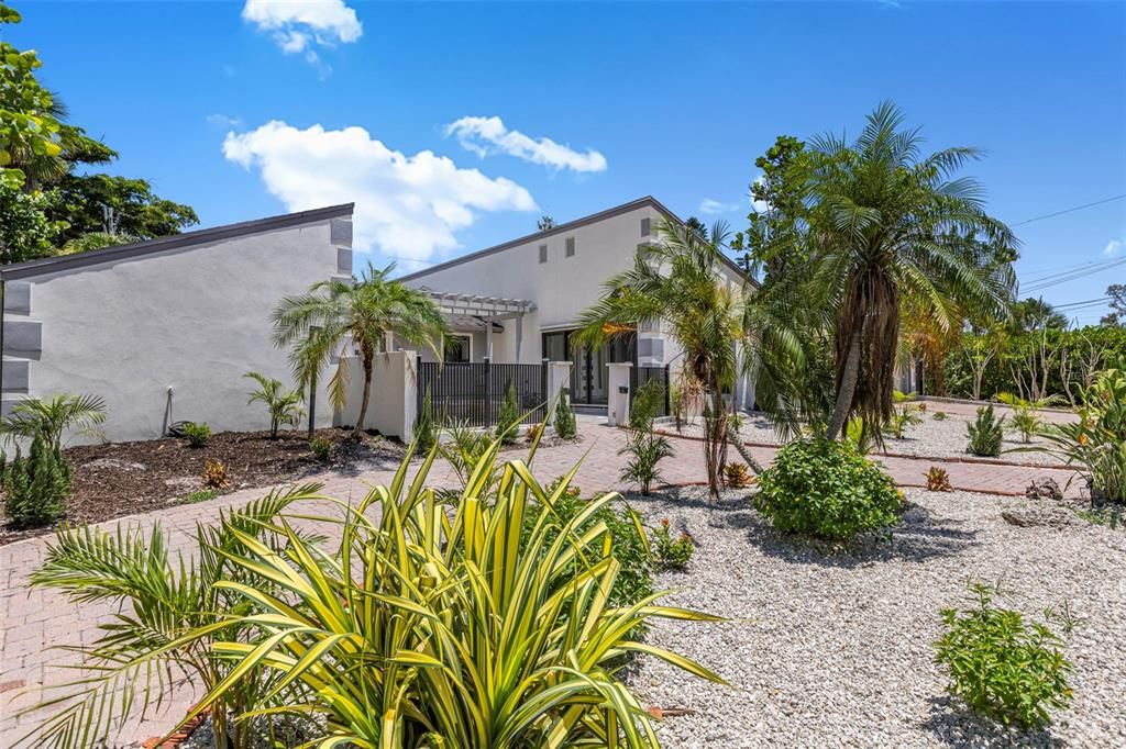 En Venta: $1,599,900 (3 camas, 3 baños, 2558 Pies cuadrados)