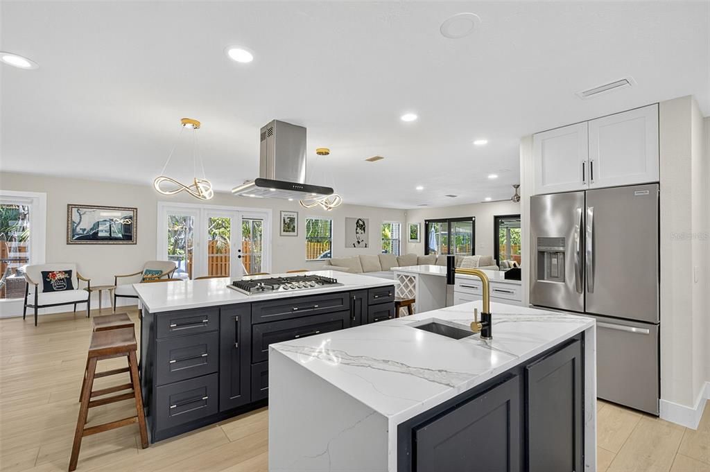 En Venta: $1,599,900 (3 camas, 3 baños, 2558 Pies cuadrados)