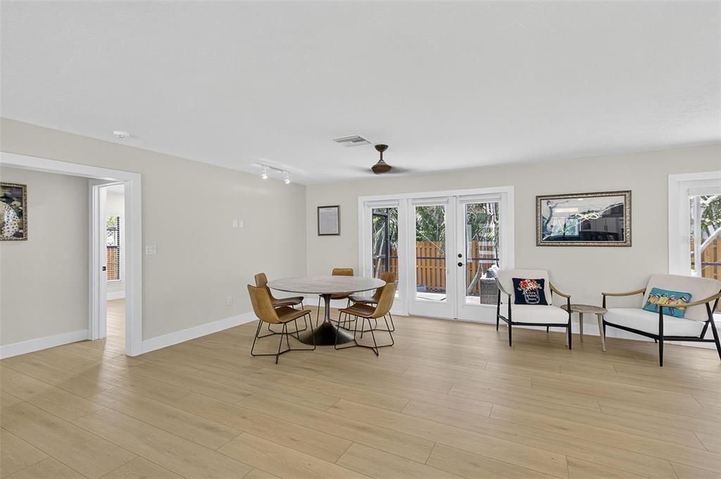 En Venta: $1,599,900 (3 camas, 3 baños, 2558 Pies cuadrados)