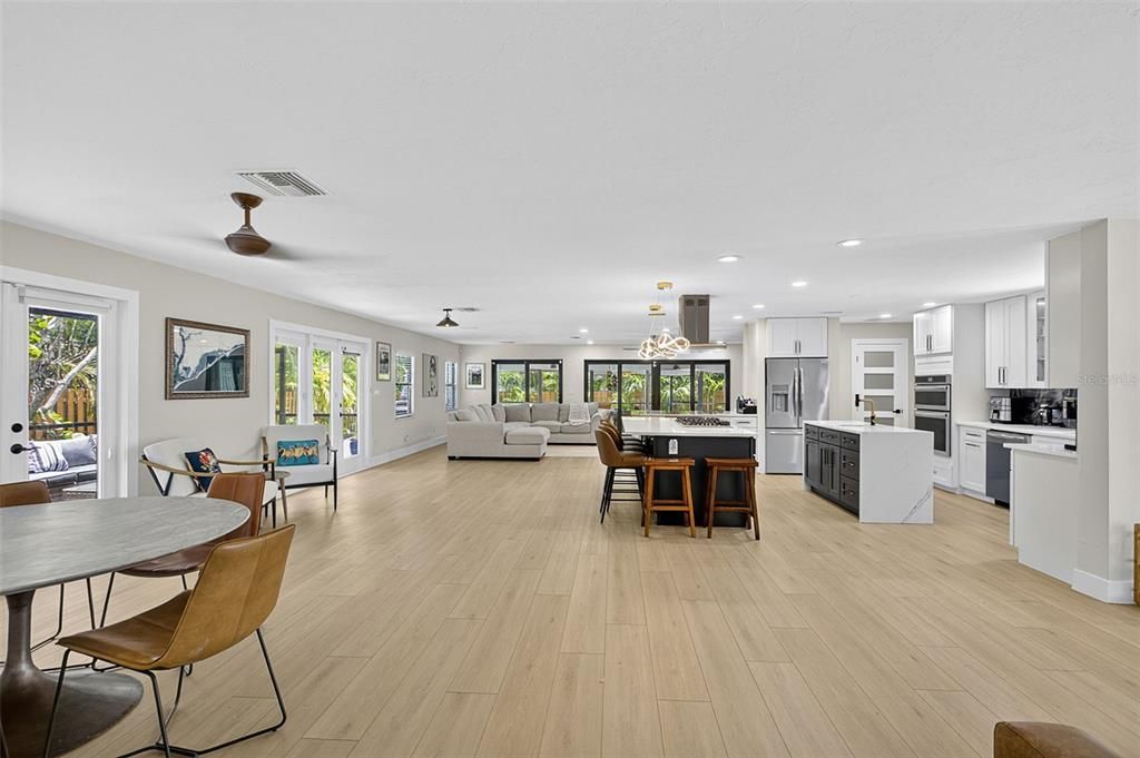 En Venta: $1,599,900 (3 camas, 3 baños, 2558 Pies cuadrados)