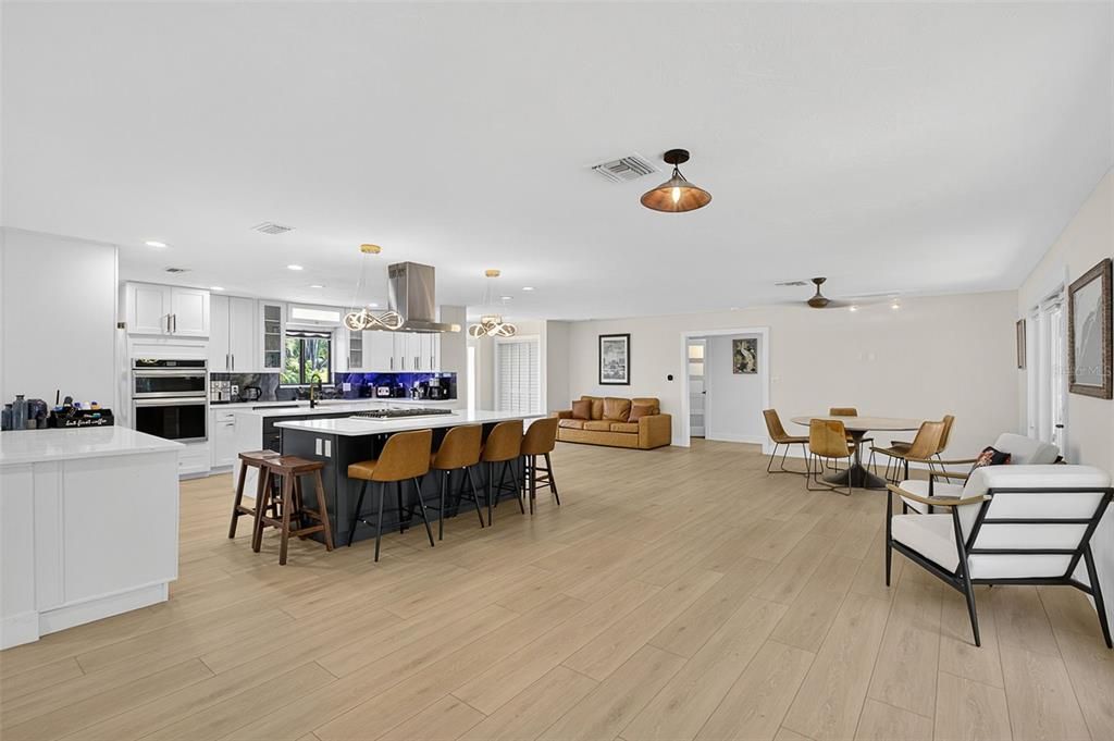 En Venta: $1,599,900 (3 camas, 3 baños, 2558 Pies cuadrados)