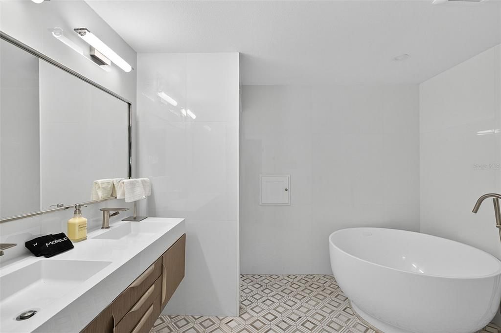 En Venta: $1,599,900 (3 camas, 3 baños, 2558 Pies cuadrados)