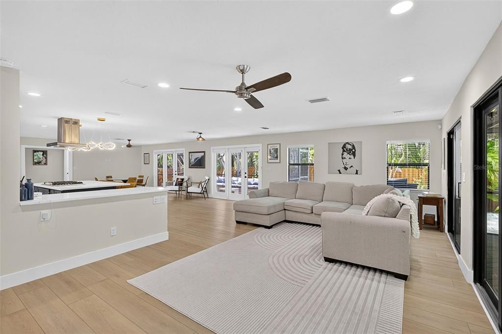 En Venta: $1,599,900 (3 camas, 3 baños, 2558 Pies cuadrados)