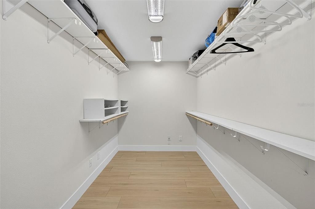 En Venta: $1,599,900 (3 camas, 3 baños, 2558 Pies cuadrados)