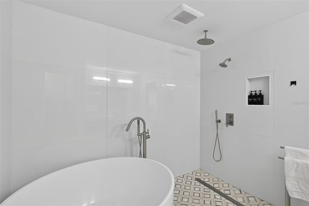 En Venta: $1,599,900 (3 camas, 3 baños, 2558 Pies cuadrados)