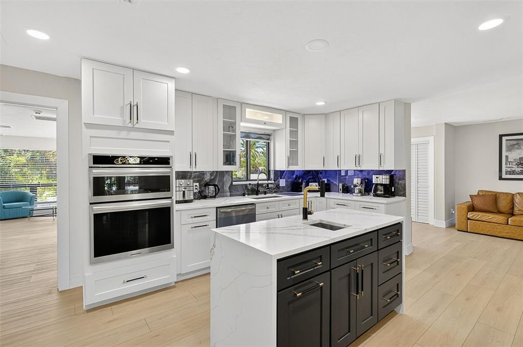 En Venta: $1,599,900 (3 camas, 3 baños, 2558 Pies cuadrados)