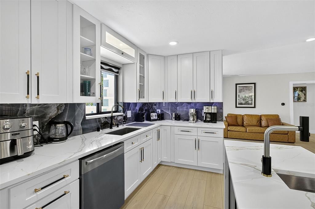 En Venta: $1,599,900 (3 camas, 3 baños, 2558 Pies cuadrados)