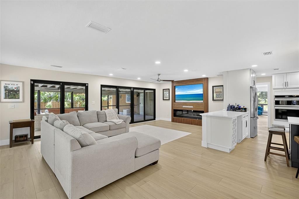 En Venta: $1,599,900 (3 camas, 3 baños, 2558 Pies cuadrados)