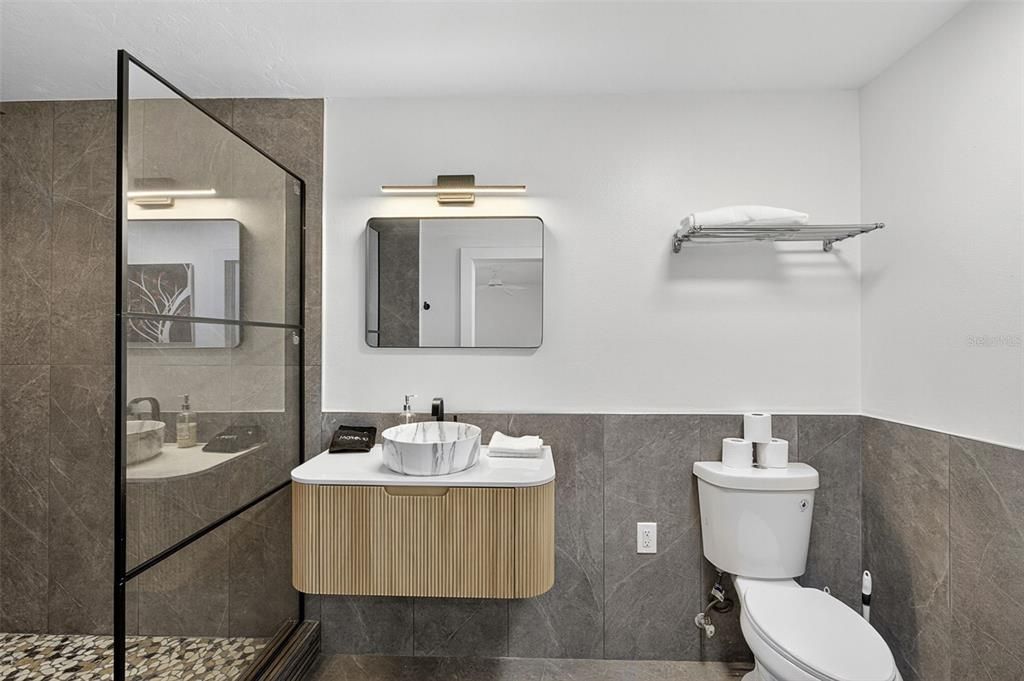 En Venta: $1,599,900 (3 camas, 3 baños, 2558 Pies cuadrados)