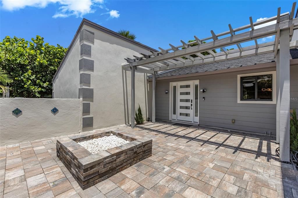 En Venta: $1,599,900 (3 camas, 3 baños, 2558 Pies cuadrados)