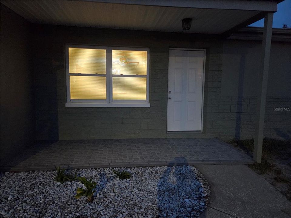 待售: $239,999 (2 贝兹, 1 浴室, 846 平方英尺)