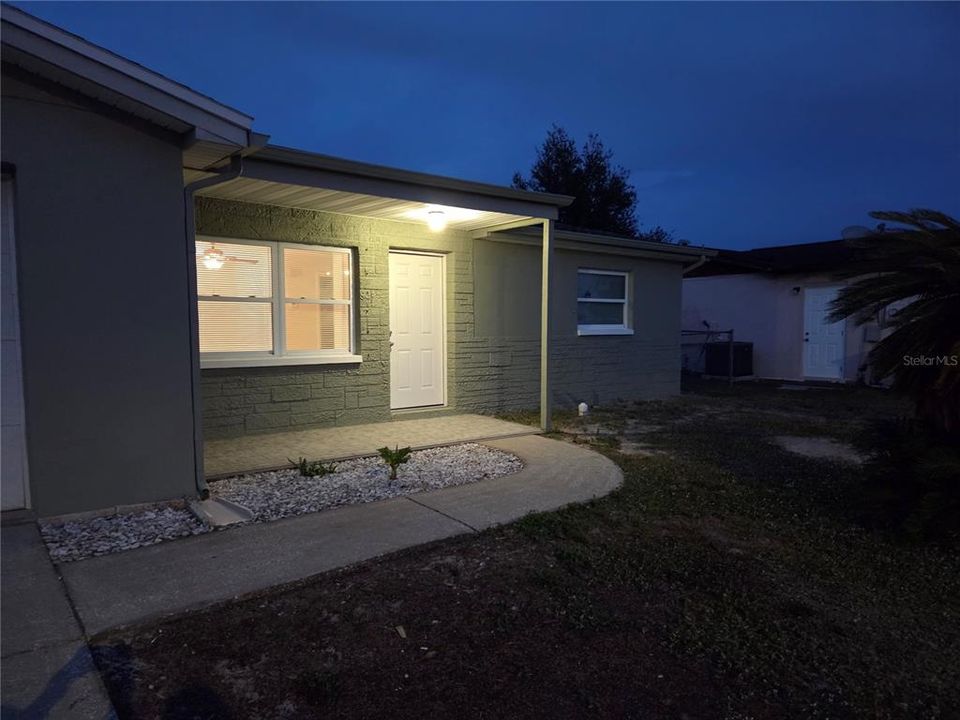 待售: $239,999 (2 贝兹, 1 浴室, 846 平方英尺)