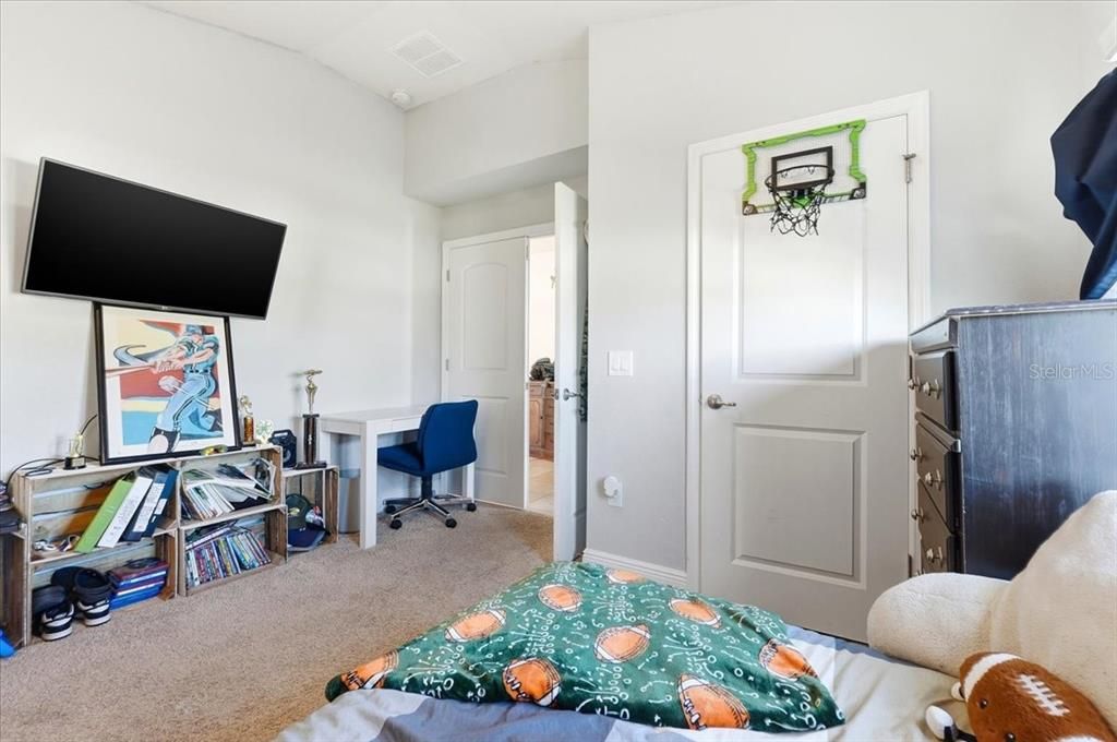 待售: $314,900 (4 贝兹, 2 浴室, 1860 平方英尺)