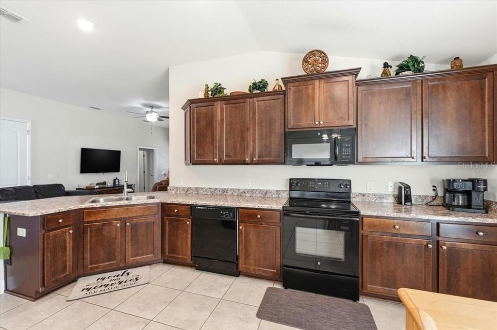 待售: $314,900 (4 贝兹, 2 浴室, 1860 平方英尺)