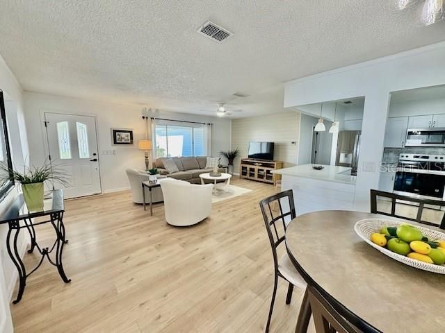 待售: $289,900 (3 贝兹, 2 浴室, 2026 平方英尺)