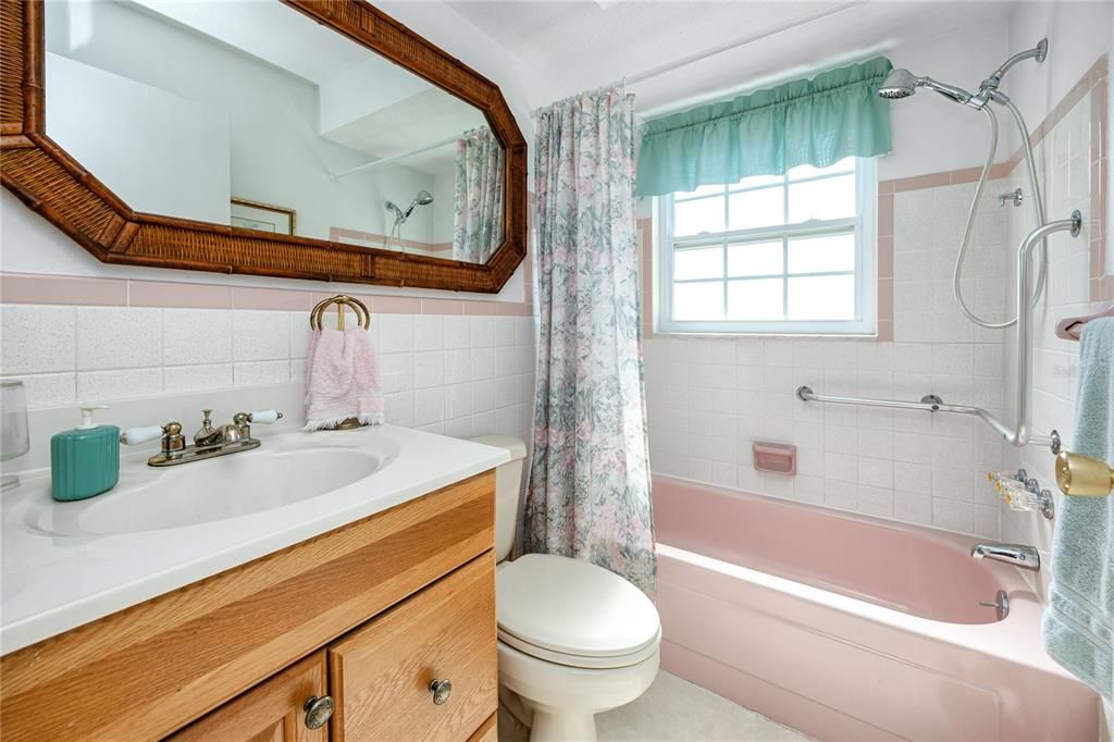 待售: $220,000 (2 贝兹, 2 浴室, 1060 平方英尺)