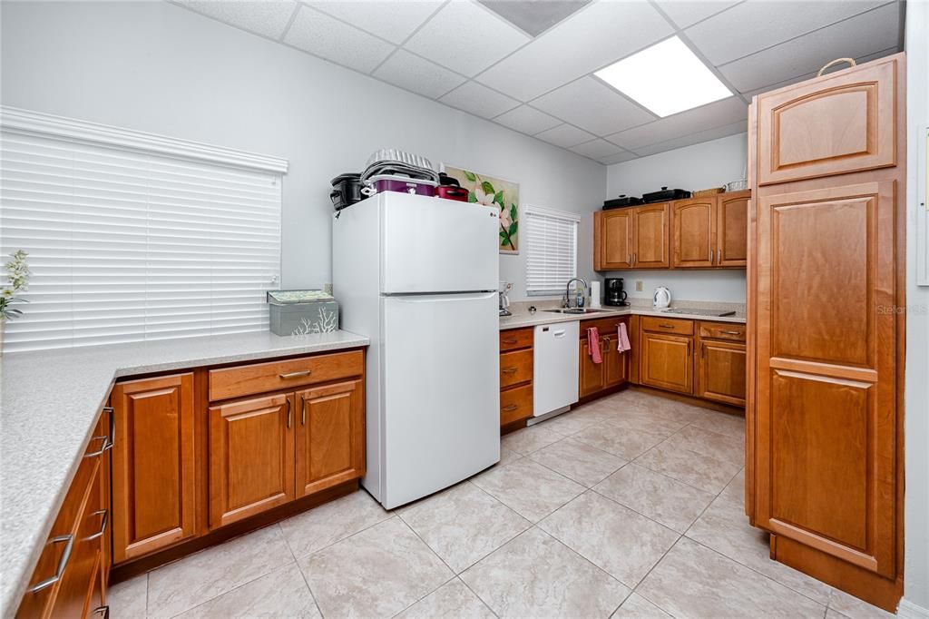 待售: $220,000 (2 贝兹, 2 浴室, 1060 平方英尺)