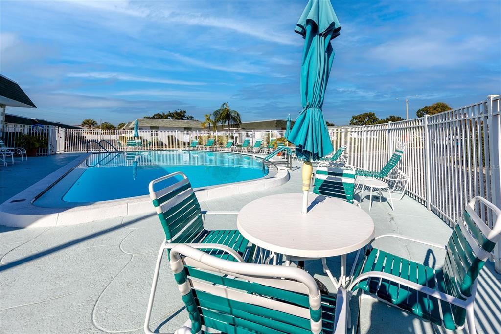 待售: $220,000 (2 贝兹, 2 浴室, 1060 平方英尺)