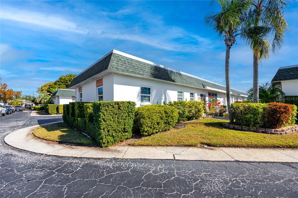 待售: $220,000 (2 贝兹, 2 浴室, 1060 平方英尺)